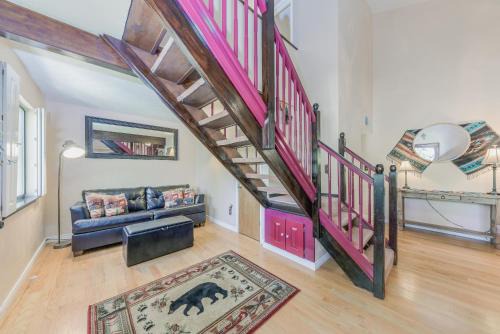 Ruidoso House | Sequioa Cottage: Feel the Love, Inside and Out!