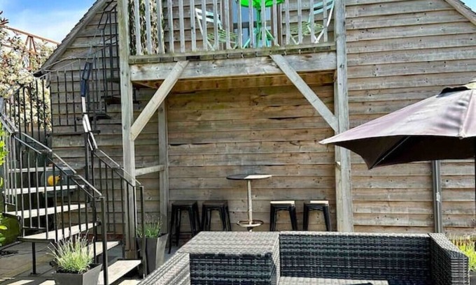 Leominster Cabin | Serafina Lodge