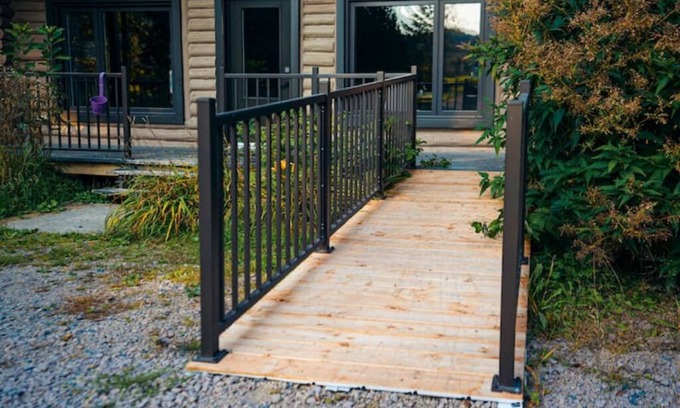Saint-Leonard-de-Portneuf Cabin | Serene Log Getaway Near Trails w/Outdoor Hot Tub