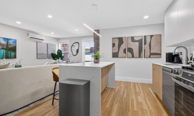 Central Square Apartment | Serene 4BR 3BA Apt Harvard/MIT Sleeps 10+