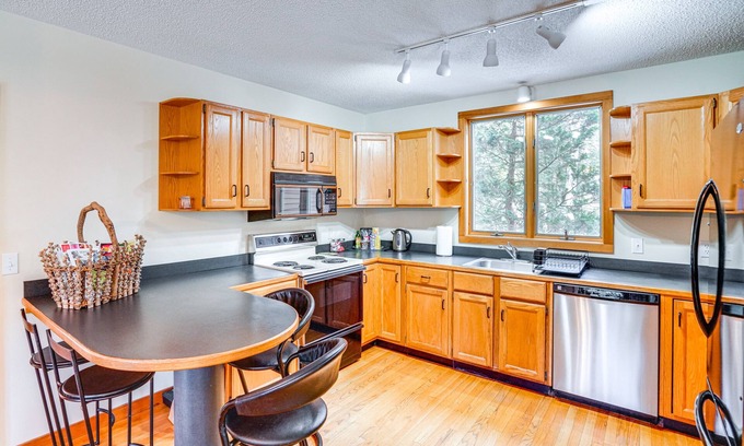 Otis House | Serene Berkshires Oasis w/Pool & Sculpture Garden