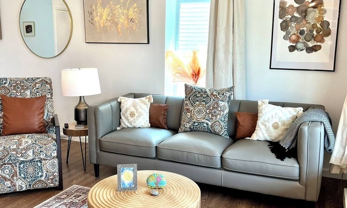 Oswego House | Serene bungalow: Modern Comfort near the Hospital, Power Plants and Campus