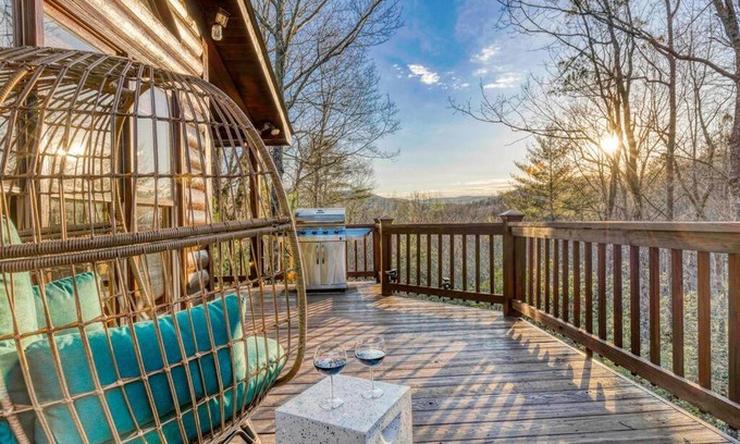 Blue Ridge Ski Chalet | Serene Cabin*Mountain Views*Hot Tub*Large Decks