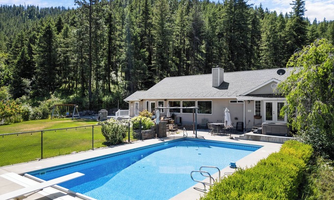Cashmere House | Serene Country Home with Pool and Hot Tub
