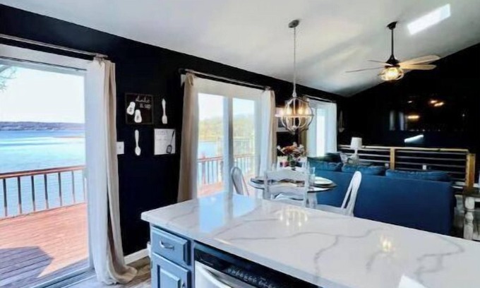 Peoria Heights Cottage | Serene & Cozy Waterfront Home with Breathtaking Sunset Views, Pet Friendly!