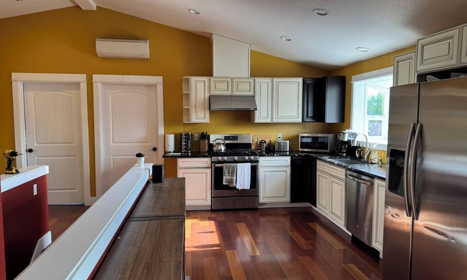 Hillsboro Apartment | Serene Deck & Gazebo Loft