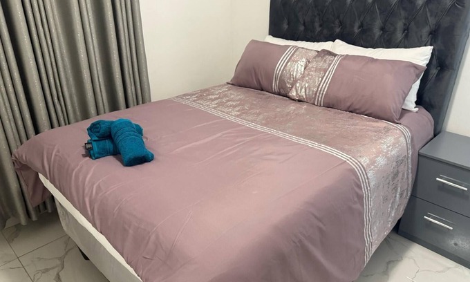 Bulawayo House | Serene four bedroom family home within walking distance of local amenities.