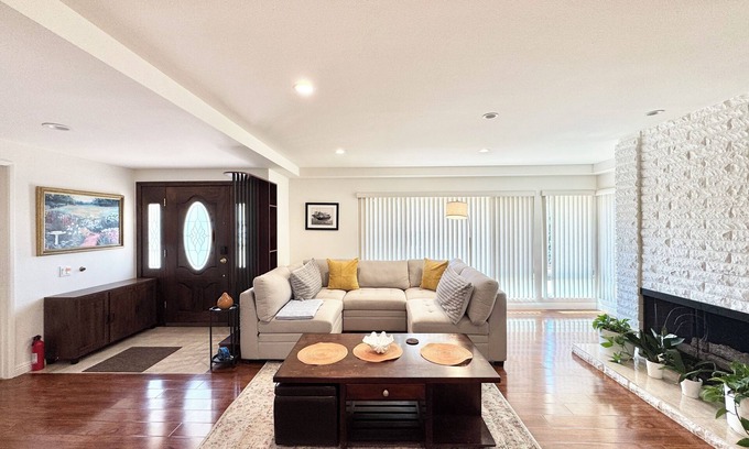 Thousand Oaks House | Serene Garden Retreat Luxury 4BR Elegant Interior