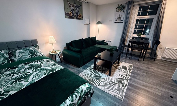 Bordesley Apartment | Serene Garden Room Suite City Centre