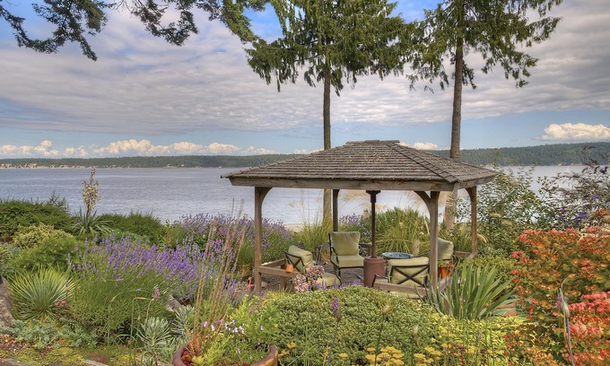 Port Hadlock Apartment | Serene getaway close to the beach with garden for couples or solo adventurers