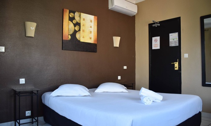 Sanary-sur-Mer Hotel | Serene Hotel Experience with Lush Gardens and Relaxing Sun Deck