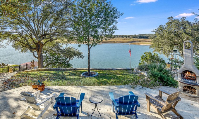 Spicewood House | Serene Lake Front Home in the Hill Country