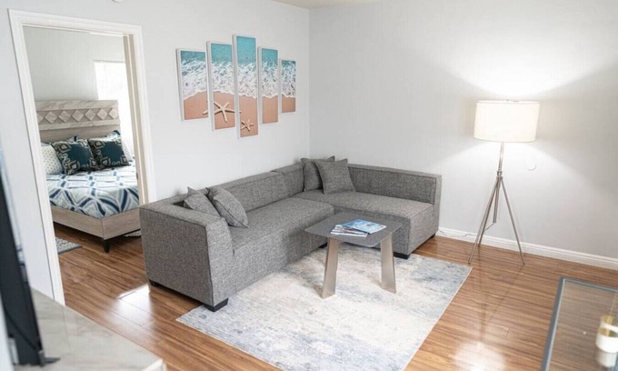 Glendale House | SERENE OASIS: BEAUTIFUL 1BR HOUSE in GLENDALE w/PRIVATE PATIO & PARKING p5