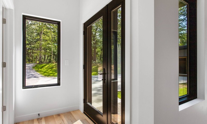 Muskegon House | Serene Retreat Awaits: Welcome to Endless Views,Your Luxurious Contemporary Home