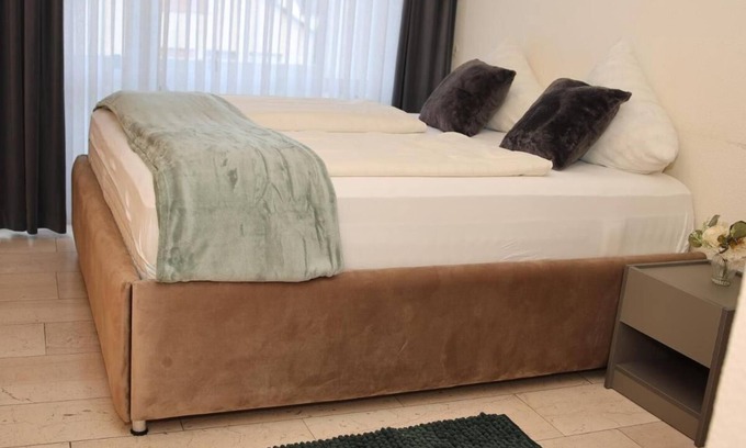 Bad Salzuflen House | Serene Retreat in Bad Salzuflen 2 Bedroom Haven with Private Facilities
