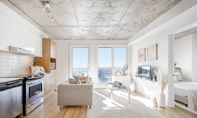 Little Burgundy Apartment | Serene Scandinavian Downtown Space - Spa & Parking