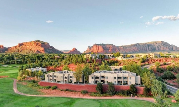 Oak Creek Hotel | Serene Suite w/Balcony & Kitchen | Scenic Red Rocks View in Sedona's Heartscape