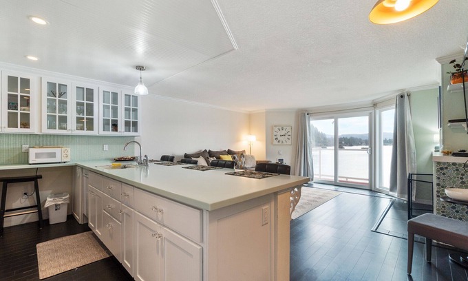 Lincoln City Condo | Serene Taft Getaway - 2BR2BA Bayfront Haven