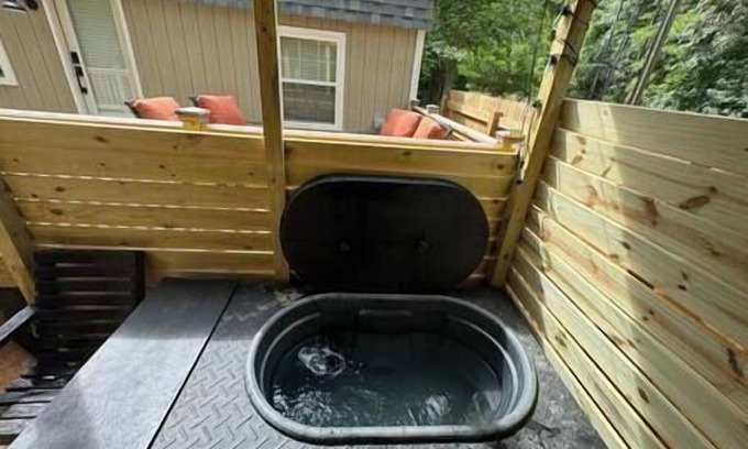 Sanford House | Serene Tiny Home Oasis: Sauna & Cold Plunge