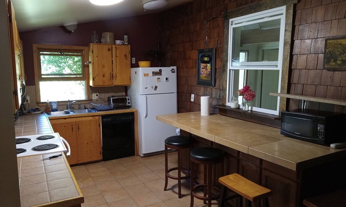 Maple City Ski Chalet | Serene up north leelanau paradise on M-22