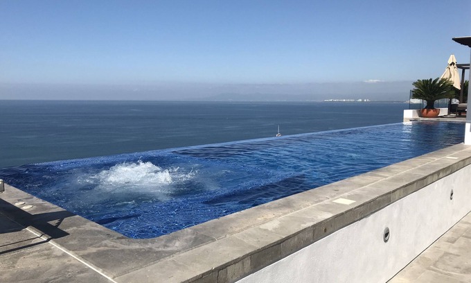 Amapas Condo | Serenita is a thoroughly modern space with an ocean view in an awesome location.