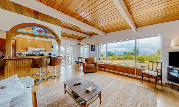 Coupeville House | Serenity at the Sound | House in Coupeville with ocean views, fireplace, firepit