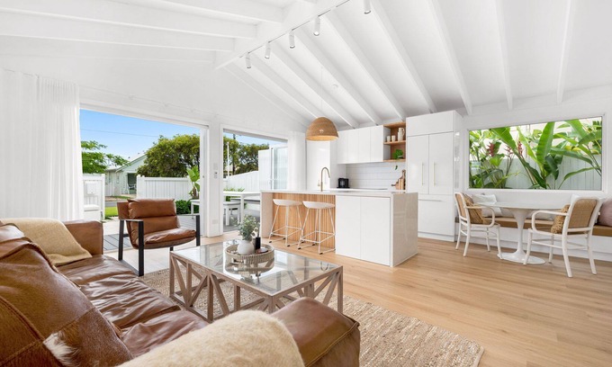 Scarborough Cottage | Serenity by the Sea - Enjoy a comfortable coastal holiday lifestyle in an elegant and peaceful townh