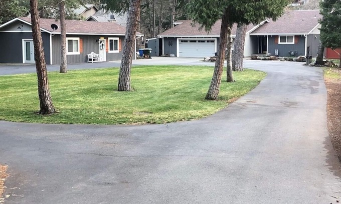 Grants Pass House | Serenity On The Rogue for 4