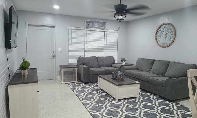 Pinellas Park House | Serenity Palms of Pinellas - Central to all beaches , St. Pete etc!