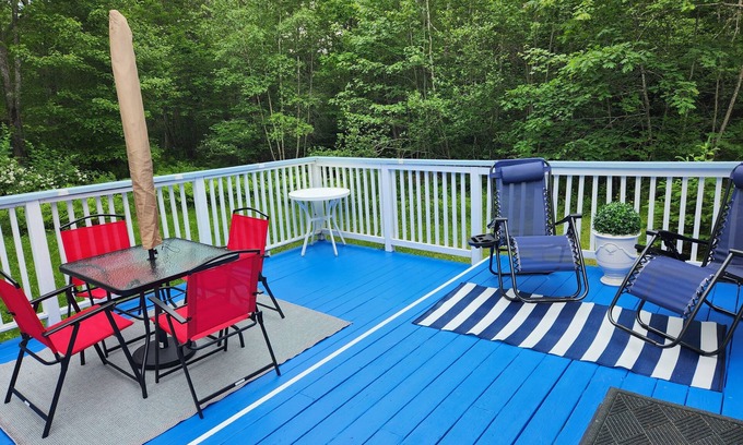 Ellsworth House | Serenity place. Relax in a semi rural setting 18 mile from Acadia National Park