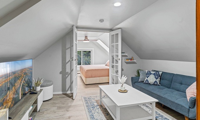 Corcoran House | Serenity suite 1-bedroom house, AC, WiFi, minutes from Minneapolis, pet friendly