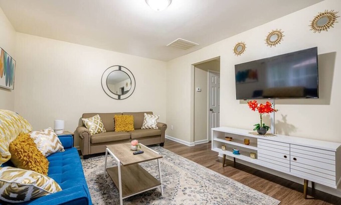 Durham House | ★Serine Space ★ King Bed ★ Long Term Stays ★ Duke★