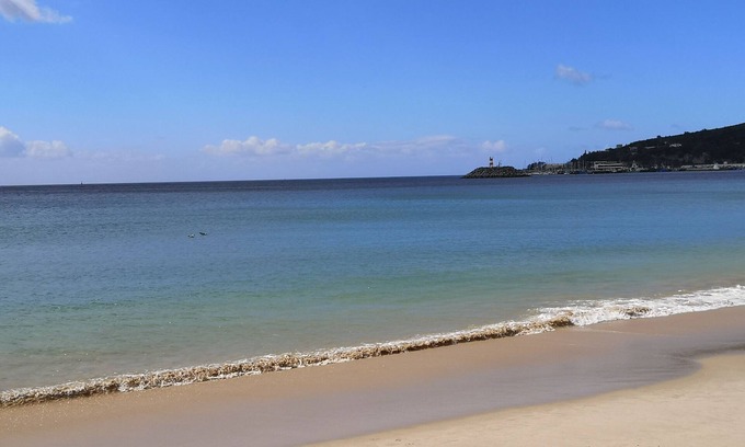 Sesimbra Apartment | Sesimbra/100 meters beach/Small price/4 vacationers/dog accepted.