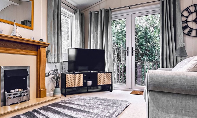 Mullacott Cottage | Set on the quiet Mullacott Park, this wonderful lodge is a perfect escape with plenty to do nearby.