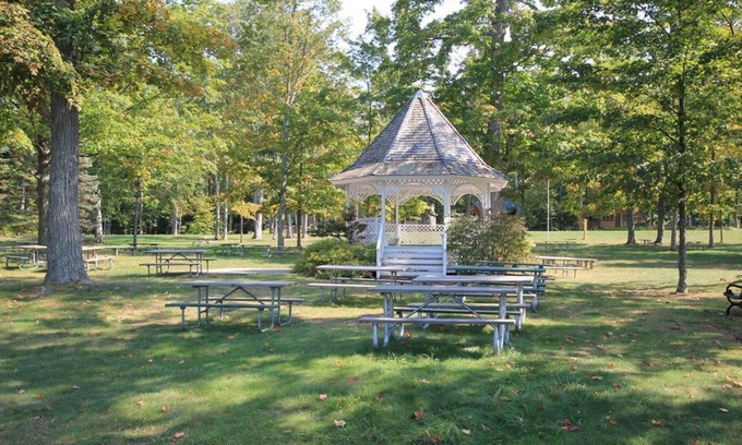 Maple City Cabin | Settler's Inn Great Place to Relax in Leelanau County