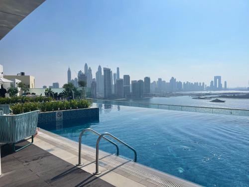 Palm Jumeirah Apartment | Seven Palm, Private beach, Infinity Pool, High Floor 3BDR