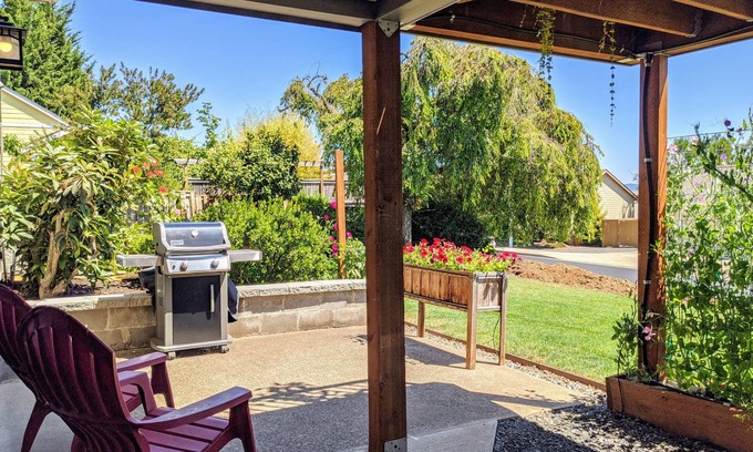 Dundee House | Seventh Haven - Modern, Pet-Friendly, Retreat in the Heart of Dundee