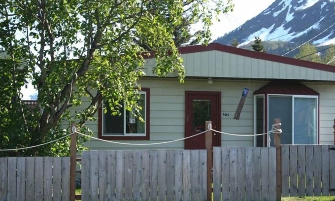 Seward House | Seward Beachside Bungalow - Cottage on the Bay