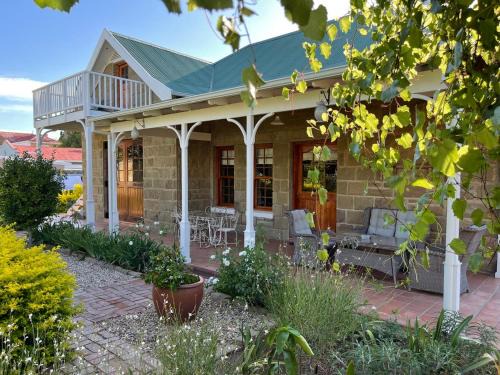 Oudtshoorn House | Shades of Africa