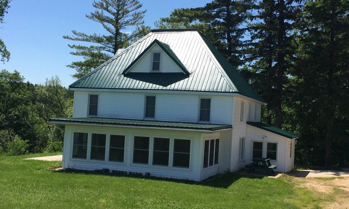 Ontario House | Shady Pines Retreat