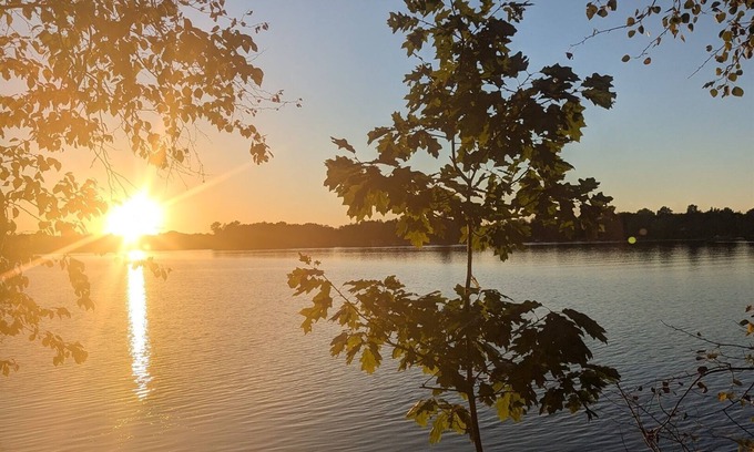 Tomahawk Cabin | Shady Rest #13 Lower Manor, 3BR/2BA, Lakefront, Beach, Fishing, Relaxing, Fun!