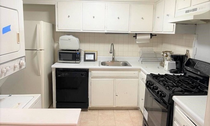 Eastwick Apartment | Shanghai 2900 - Vintage Oriental Style 2BR Apt w Parking near Airport