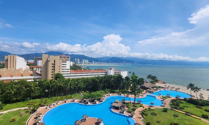 Marina Vallarta Condo | Shangri-La: Relax and Enjoy a Family Friendly Environment