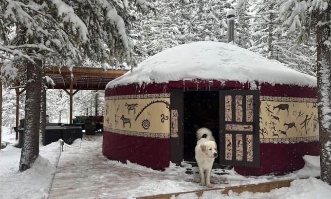 Bragg Creek RV Rental | "Shanti Yurt" with private hot tub in Bragg Creek