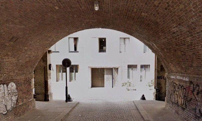 Notting Dale Apartment | Shared Bathroom - Very Close to Station