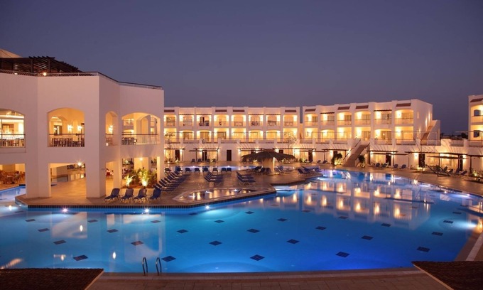 Sharm El Sheikh Resort | Sharm All-Inclusive Delights: Pools, Live Shows & Watersports