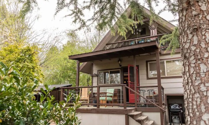 McCloud House | Shasta Basecamp McCloud CA.