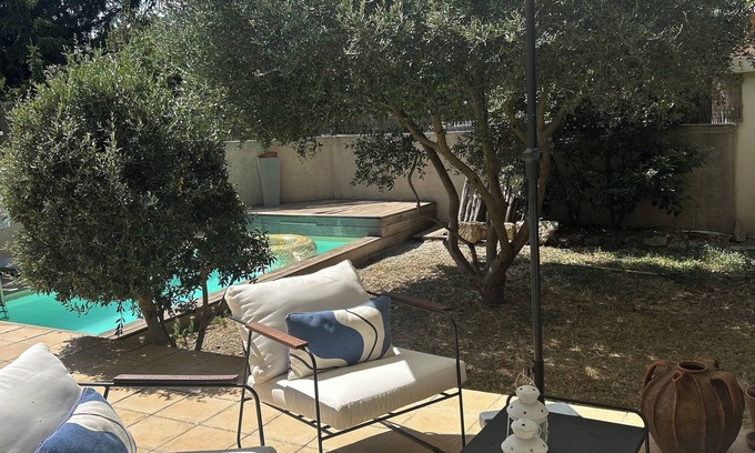 Les Angles House | She's got it all! A stone's throw from Avignon and the TGV train station