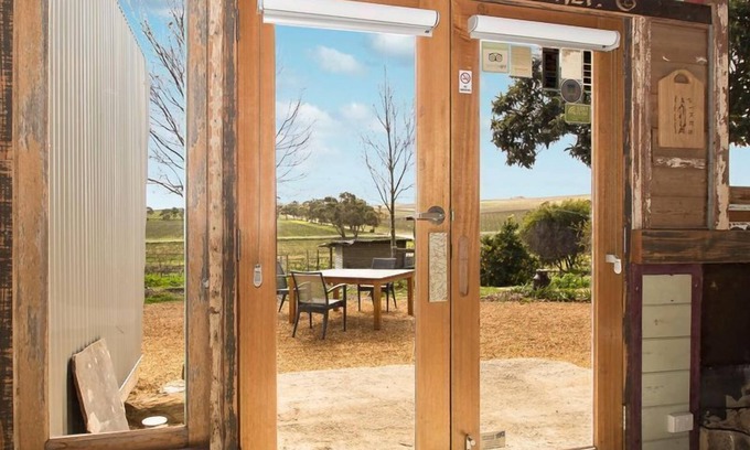 Upper Wakefield House | Shed bed at Clare Valley Luxury Vineyard Stay