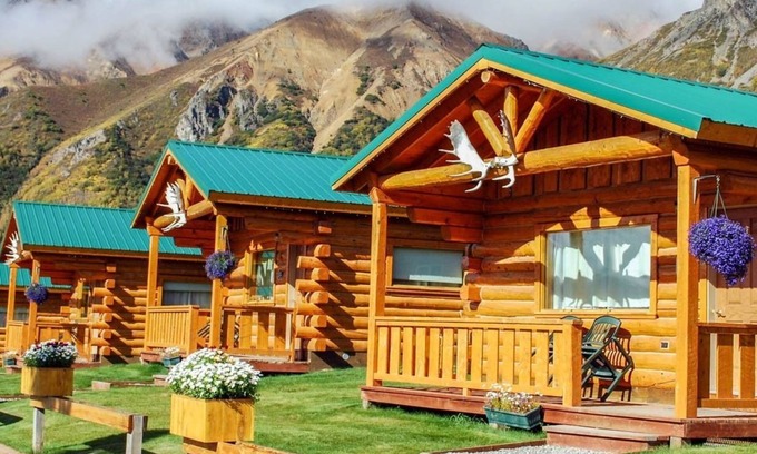 Glacier View Cabin | Sheep Mountain Lodge